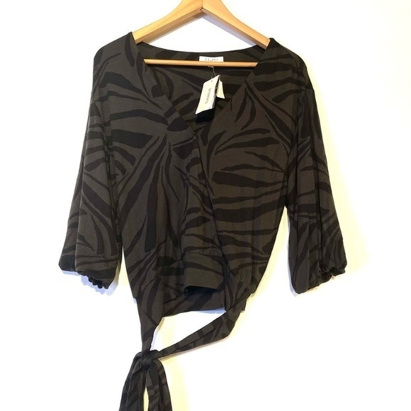 NEW Z Supply zebra print Top Clara Tropical Wrap Top Black Blouse Safari Evereve - Picture 2 of 11